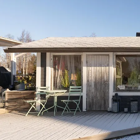 Einola- Modern Rivercottage بوري